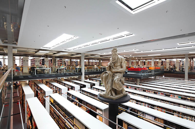 Regalreihen Bücherregale Statue gfg bib
