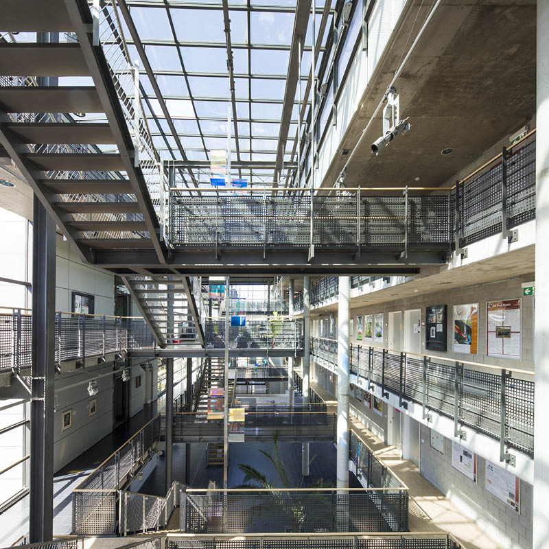 Treppenhaus Neue Chemie Lichttransparent Lichtdurchflutet